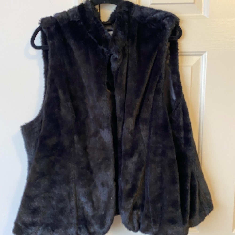 Chic Black Faux Fur Vest